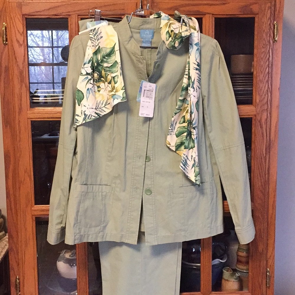 August Silk NWT Sz 12 Lightweight Pant Set in Sage